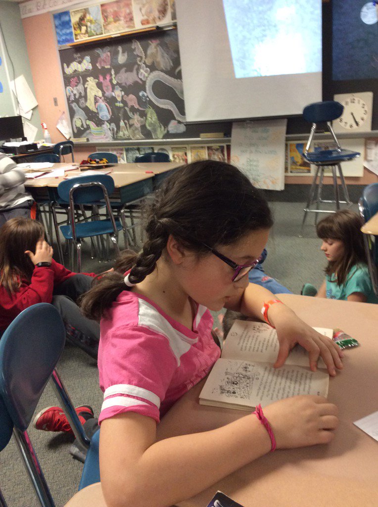 Cappy_j's tweet photo. Reading during recess!! https://t.co/sHSIFNBg3S