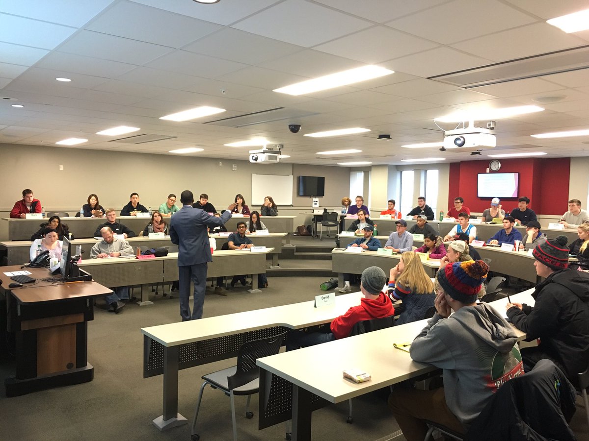 martypieratt's tweet photo. Top Florida real estate property manager Socrate Exantus talking to my New Venture Management class @KelleySchool https://t.co/ugsUAtzCDF