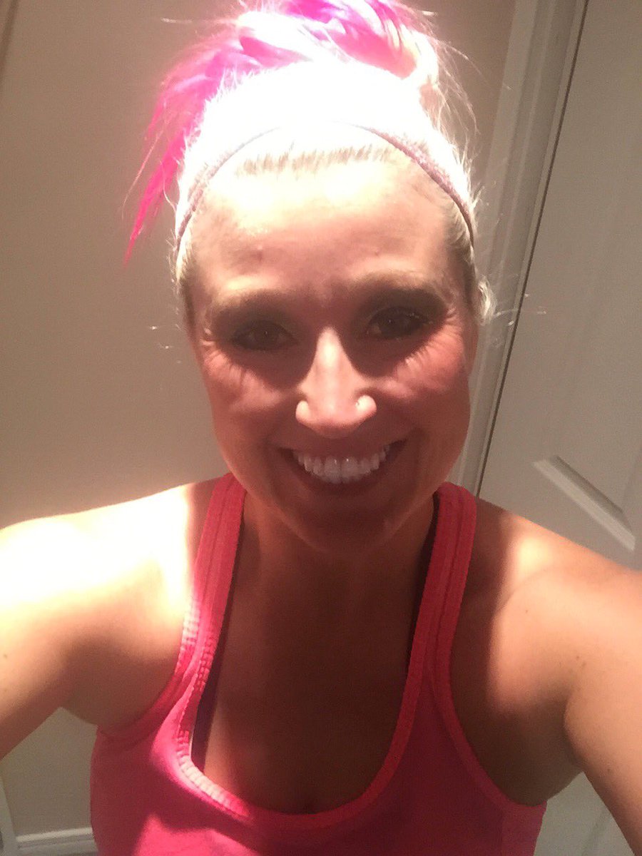 amandapinkyneil's tweet photo. What do you do on your Birthday??? ...I workout 💦 #itsmybirthday workout #whatelsewouldibedoing #run #lift #legday https://t.co/pg3iCneiH1