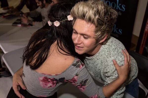 Mer_maiddd's tweet photo. Um sonho? 

Abraçar meu loiro falsificado. 

#SupportToNiall https://t.co/r22NTK0IcW