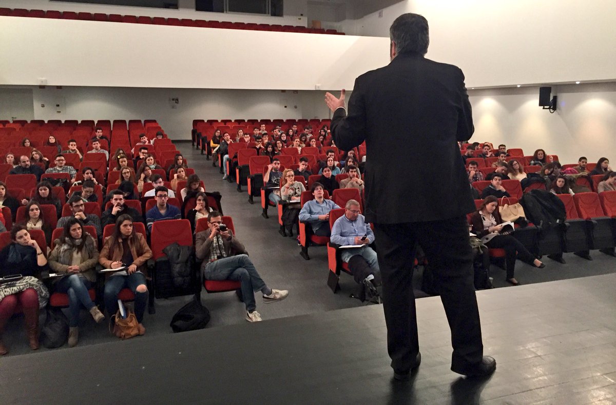 nonotore's tweet photo. Comenzamos el mes del #ecommerce en @Grado_Marketing con @senormunoz y su ponencia sobre #SEO #ecomuma https://t.co/Qkpsek6olP