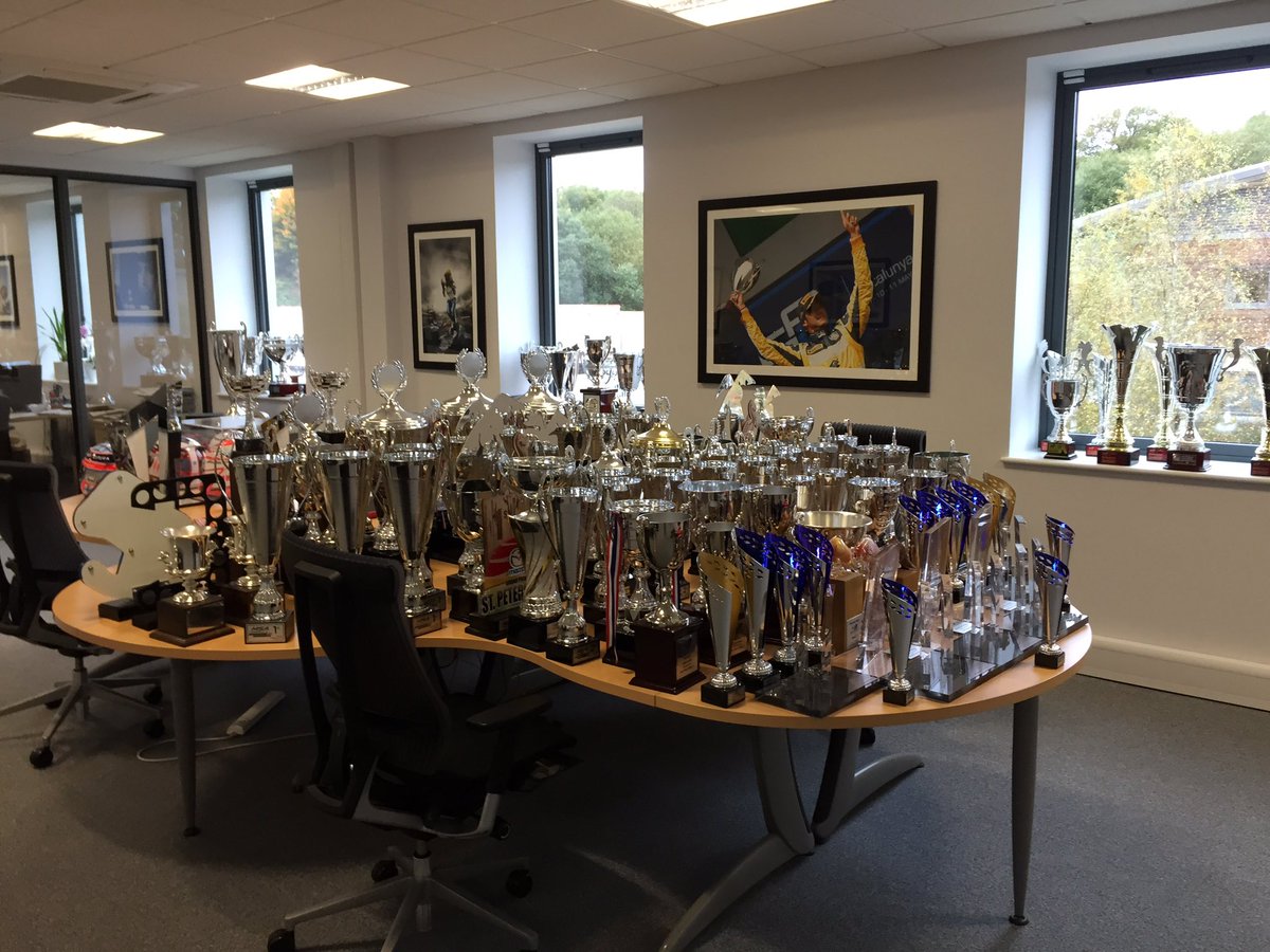 RodinMotorsport's tweet photo. @robertwickens mmmm doesn't look very comfy and doesn't have as much silverware ? https://t.co/XyJ8enyssS