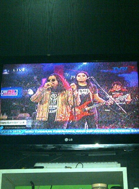 Mboten sengojo pindah canel ehh enten »»<a href="/Heydi_Ibrahim/">Heydi - Abraham PPUM</a> :)) pas song impian,yo wis tak pantengin.joos MaS.