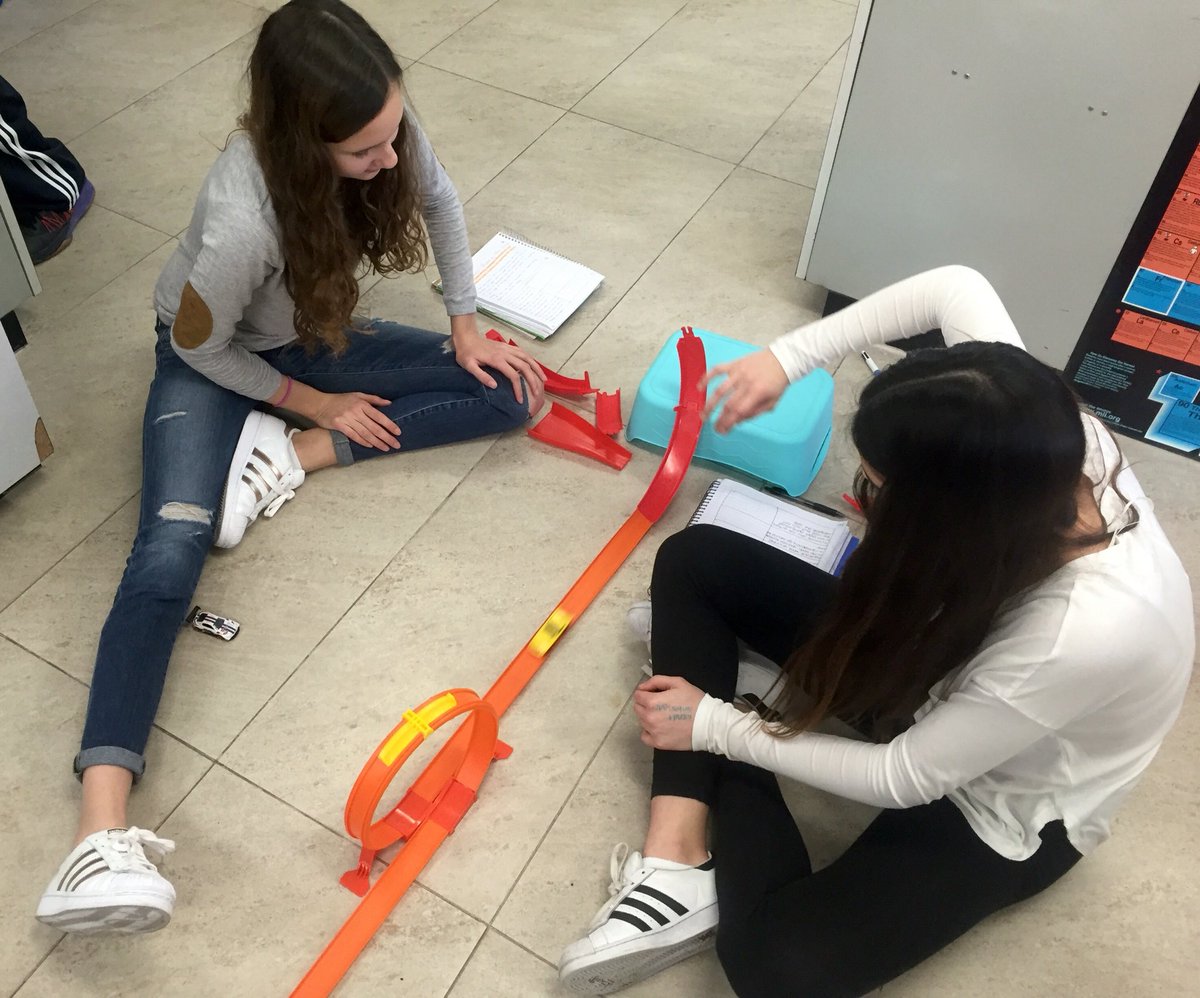 amanda_wendt_'s tweet photo. Discovering the differences between kinetic and potential energy πππ#hotwheels #sci8ASFM https://t.co/Ay3Pe5Cz6D