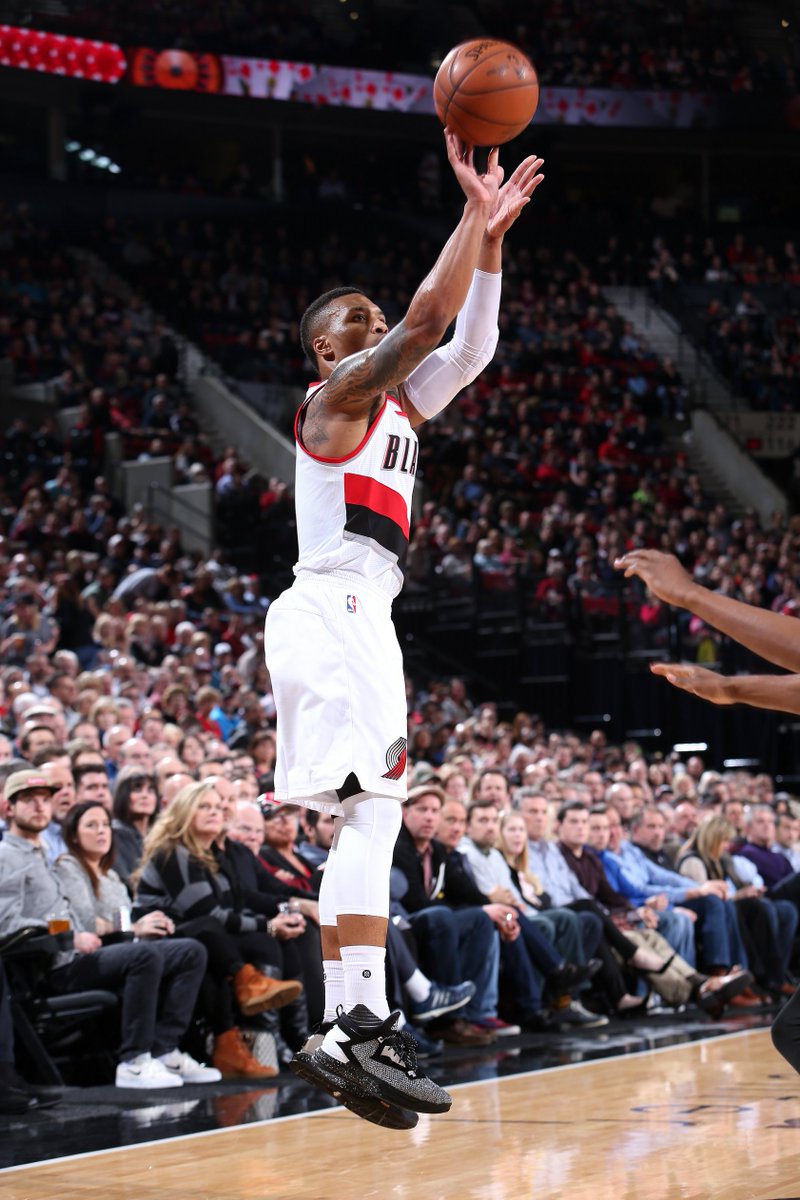 nbastats's tweet photo. .@Dame_Lillard 

1st @trailBlazers ever w/ five straight 30+ point games

179 points over his past 5 GP (35.8 PPG) https://t.co/f5OFmrGFJ1