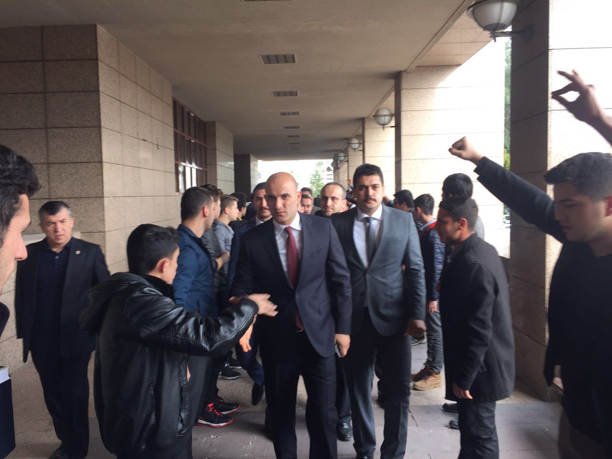 Ulku_Ocaklari's tweet photo. #ÜlküOcakları Genel Başkanımız Sn @OlcayKilavuz Şehidimiz Fırat Çakıroğlu'nun 3. Mahkemesine katıldı. https://t.co/q0SqchYlaI