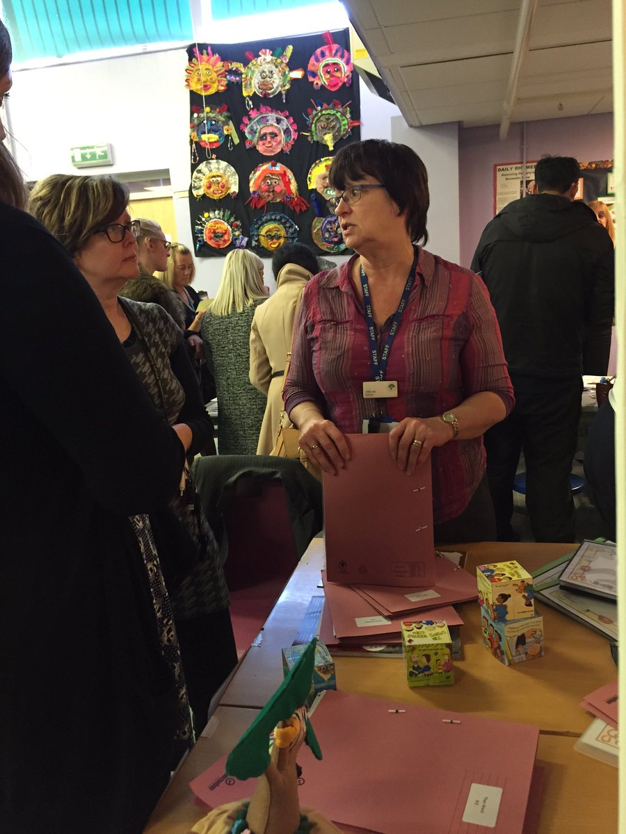 BCPSHead's tweet photo. Lots of fantastic learning @BroadfieldCPS @LittleHeatonCE @Lowerplace_PS  @ShawcloughCP #RUSCTeachmeet https://t.co/6r6LrhlMXY