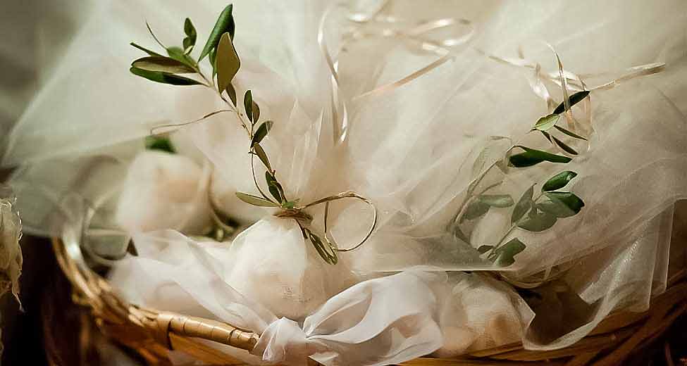 Rogdaki_Events_'s tweet photo. Wedding Favors & Crowns https://t.co/EuMFQE2EM2 #white #wish #wishbook #weddingtime #wishtable #crowns #almonds https://t.co/9qZcItxDKj