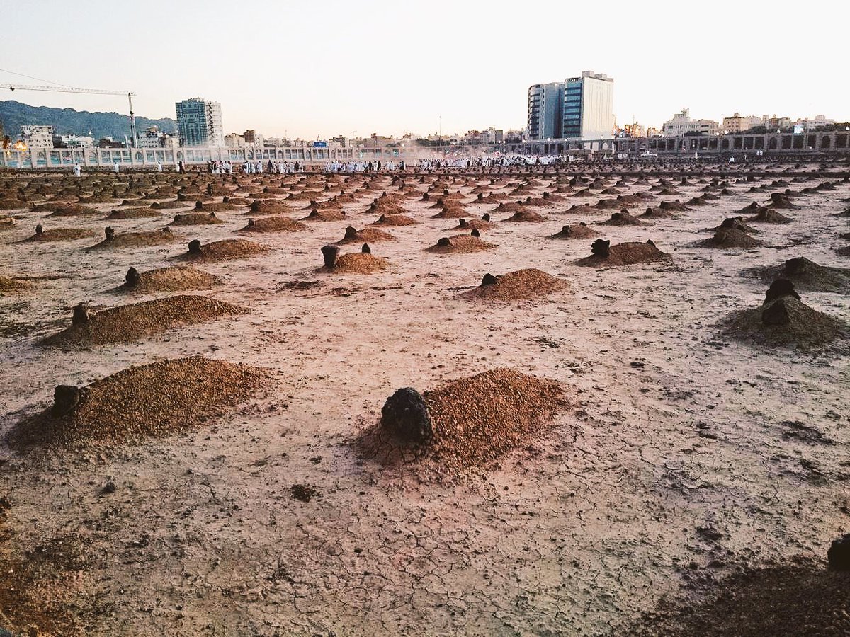 AllahGodQuran's tweet photo. Every person is made of soil &amp; finally was reduced to soul, this's the inevitable truth.We must realized

جنة البقيع https://t.co/CZf06VrKzf