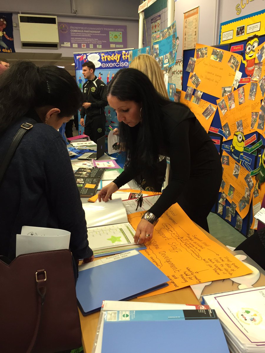 BCPSHead's tweet photo. Lots of learning here😃@BroadfieldCPS @LittleHeatonCE @Lowerplace_PS @ShawcloughCP @LittleHeatonCE #RUSCTeachmeet https://t.co/mEVrTzOwMv