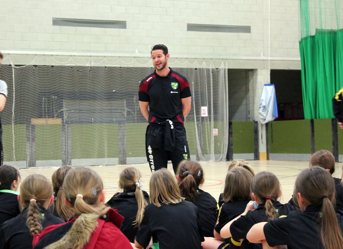 NorwichCityCSF's tweet photo. Thanks to @MrMattJarvis for dropping by our @NorwichCityGWFD's session! 📷's are here: https://t.co/LUdQMs7Q7m https://t.co/LTccr35fVJ