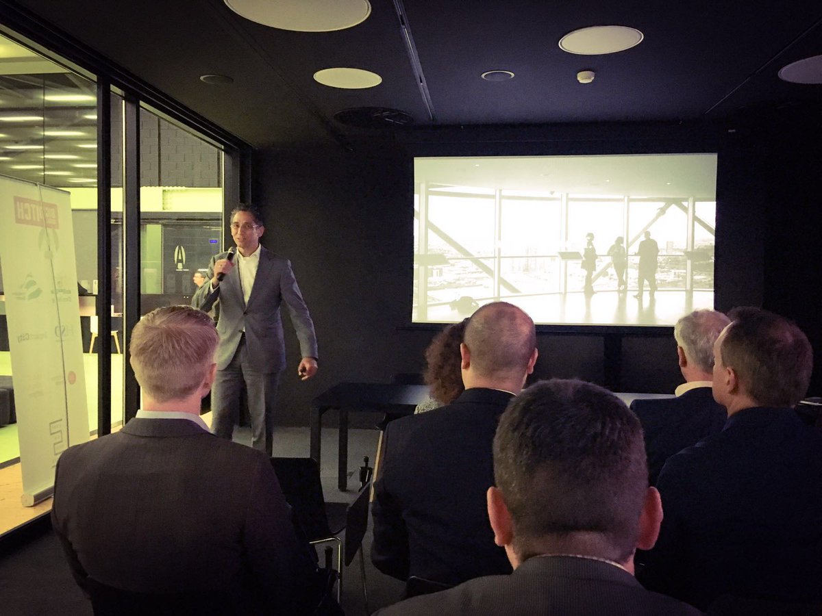 oaseappservices's tweet photo. Directeur Arnold Jessurun op het Mobile World Congress in Barcelona: eerste resultaten van ons marktonderzoek! https://t.co/Z1Eq4nszO1