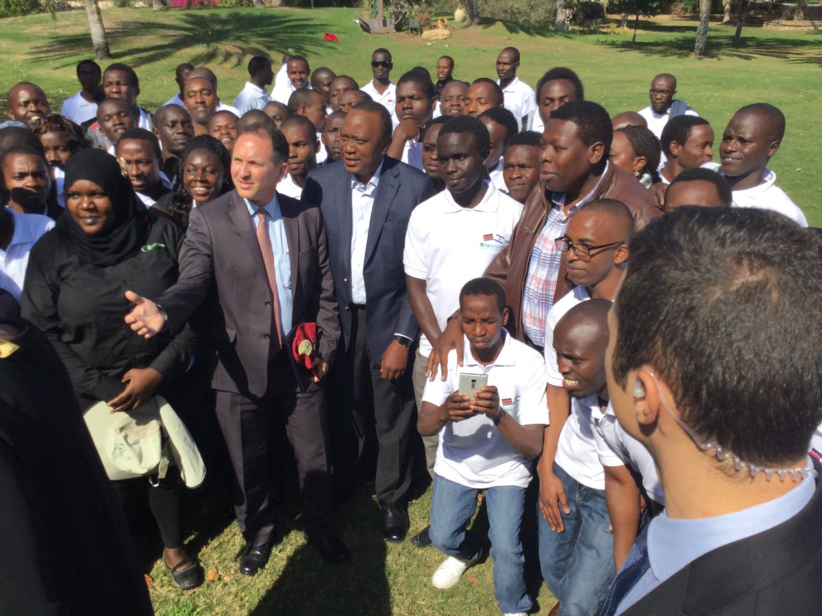 EugeneLWamalwa's tweet photo. With H.E @UKenyatta visiting students at Kibbutz Kalia,undergoing training in advanced modern irrigation technology https://t.co/1DUJ0yNAcL