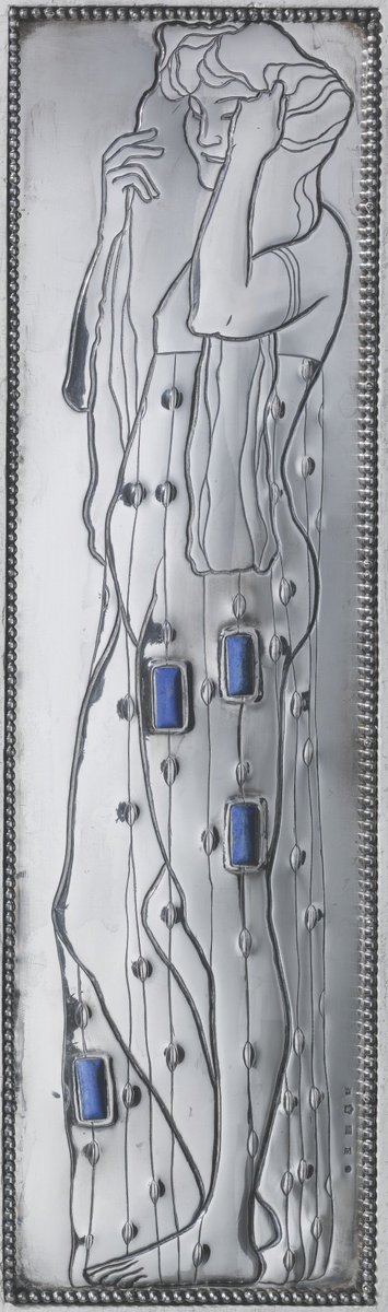 LaforeAlexandre's tweet photo. Le superbe cabinet à décor d'orfèvrerie de Koloman Moses (1905) s'est envolé pour 226 836€ #PoloCollection https://t.co/ZX32ecFXXS