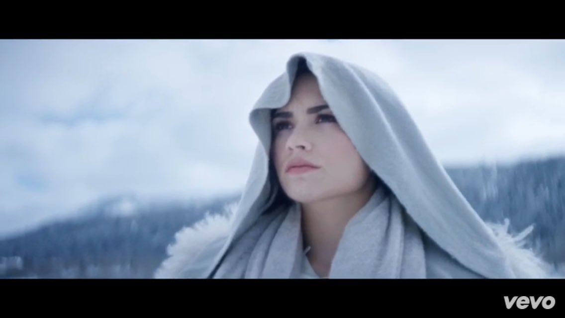 chxwisy's tweet photo. ESSA MULHER QUER FERIR MEUS SENTIMENTOS! Só pode! #WatchStoneColdVideo https://t.co/PlL5WLf2lV