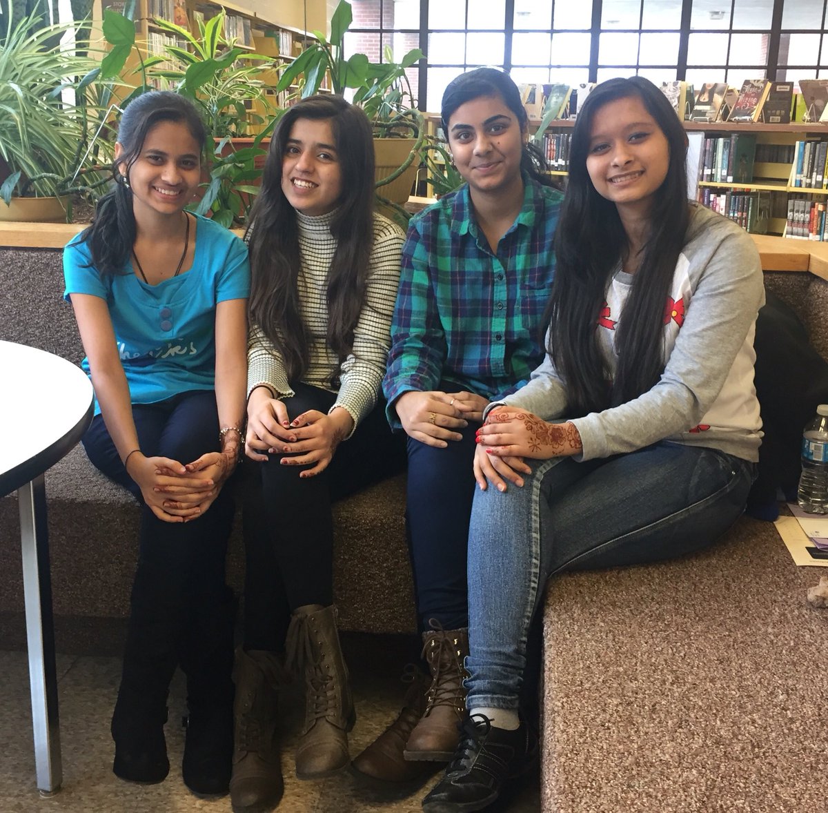 temabell's tweet photo. So proud of these girls for presenting about #henna!  @vahora0123 @vahora_shahin @swasti015  @AmanZoiya https://t.co/WWgPwsVME4