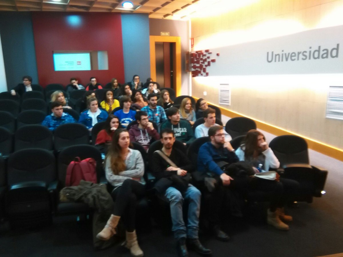 EmpresaUE's tweet photo. Algunos alumnos #TopProgramUE en su networking con @Deloitte_ES y @BluumiGlobal hoy en el #CampusVillaviciosaUEM https://t.co/yIxUsxfk8R