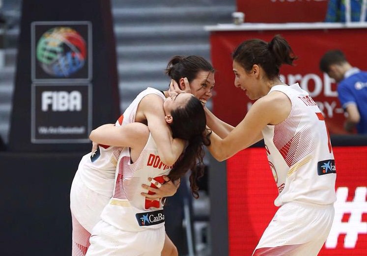 El gran reto. Antes de medirse a Suecia, <a href="/annacruz_15/">.</a> y <a href="/AlbaTorrens21/">Alba Torrens</a> realizan esto:goo.gl/zvos3q