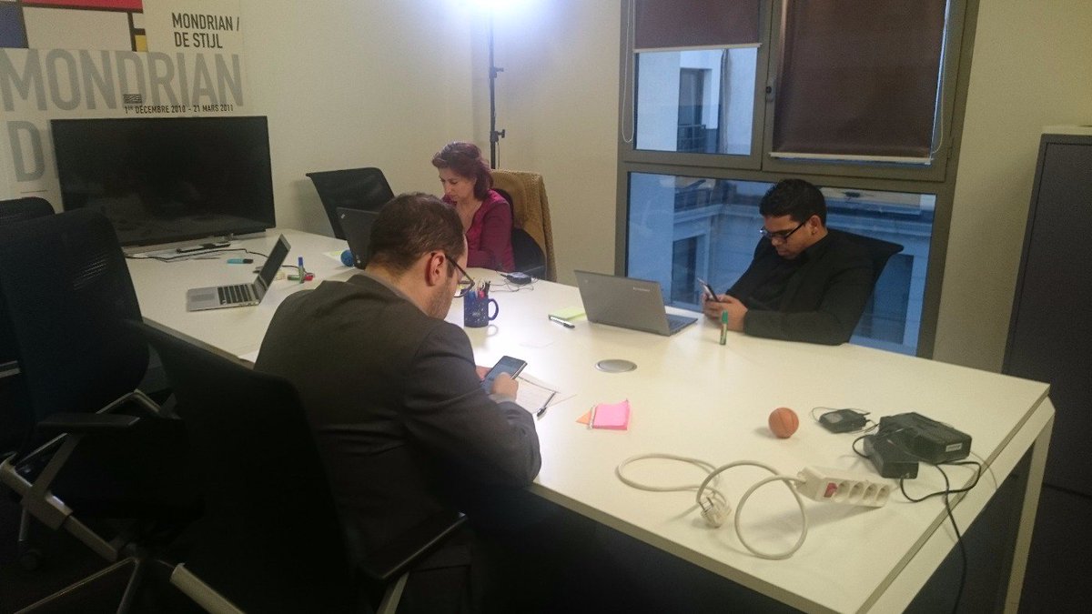 vincent_ader's tweet image. Concentration avant le tournage #SeminaireDesLeaders #digitalworker #knowledgecommunities @devoteam