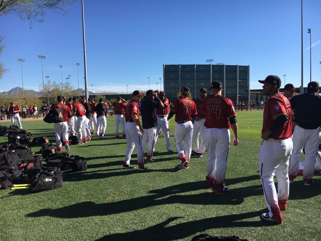 DbacksPodcast's tweet photo. Players lining up for today's workout. Taping new show today so tweet us your questions! #Dbacks https://t.co/wUfORqTDDM