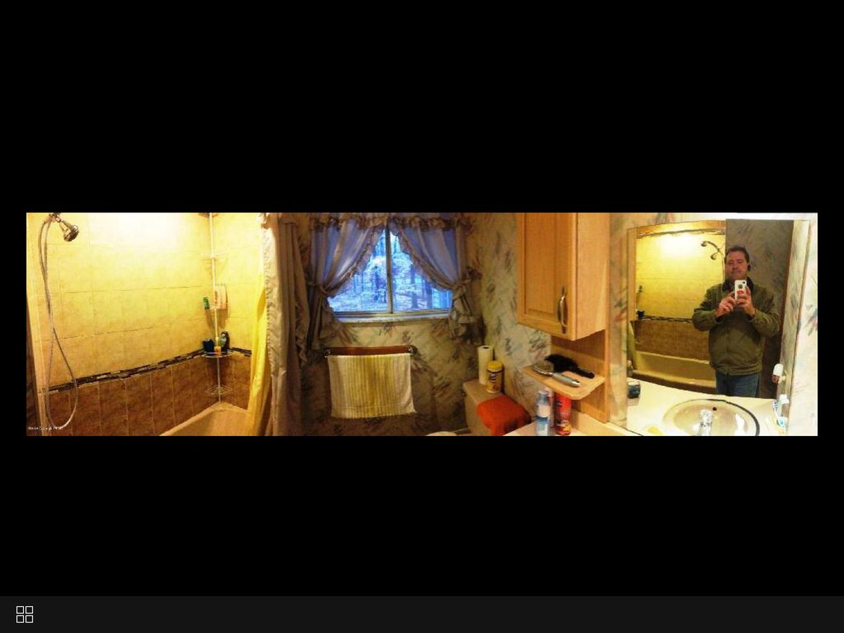 I_spy_Amelie's tweet photo. @BadListingPhoto #right? What #happens? #bathroom #mirror #reflections #realestate https://t.co/QwUoFDVhI4
