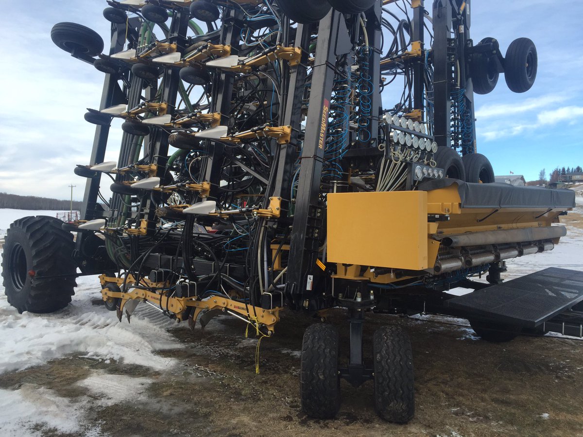 StolkMark's tweet photo. We have a 2014,7012 SeedMaster for sale with 20bu canola tank and double shoot air kit.Call for details 403-505-9524 https://t.co/EUdr3kgJ75