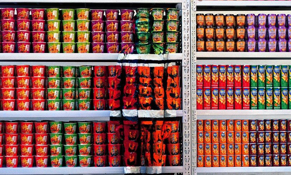 MyriamDurante's tweet image. Boa tarde! Notou algo diferente na imagem? Trabalho do chinês conhecido como homem invisível. #ExercitandoAMente