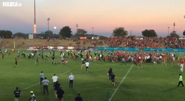 marca's tweet photo. El racismo que indigna al mundo del rugby. La protesta acaba en agresión multitudinaria ▶ https://t.co/Fm8GL5xglW https://t.co/0zGCLQMHqv
