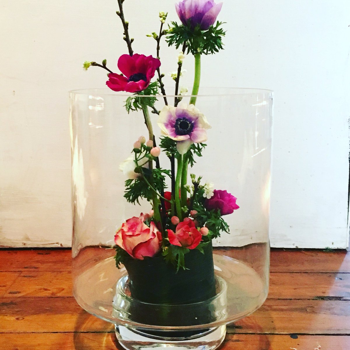 HelenRaymond2's tweet photo. Fancy joining in on our flower arranging fun? We are launching an evening class starting 13th April 7-9pm. #flowers https://t.co/mgeByPgNKR