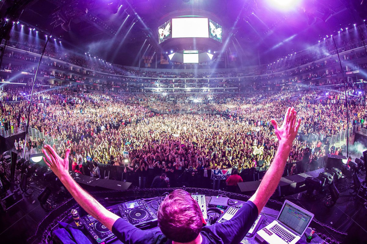 Kaskade411's tweet photo. .@Kaskade Staples Center https://t.co/If6MpPhrN6
