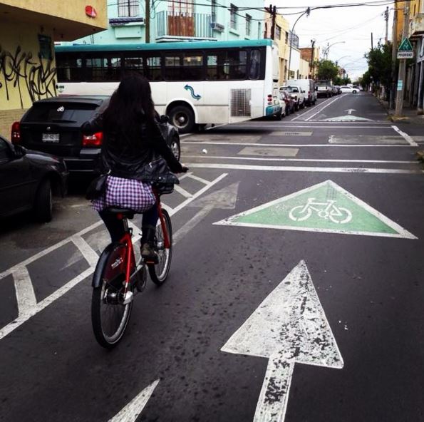 MiBiciPublica's tweet photo. Las calles con triángulo verde indican prioridad ciclista y preferencia en la circulación. Procura cederles el paso. https://t.co/44vV5Vyhxj
