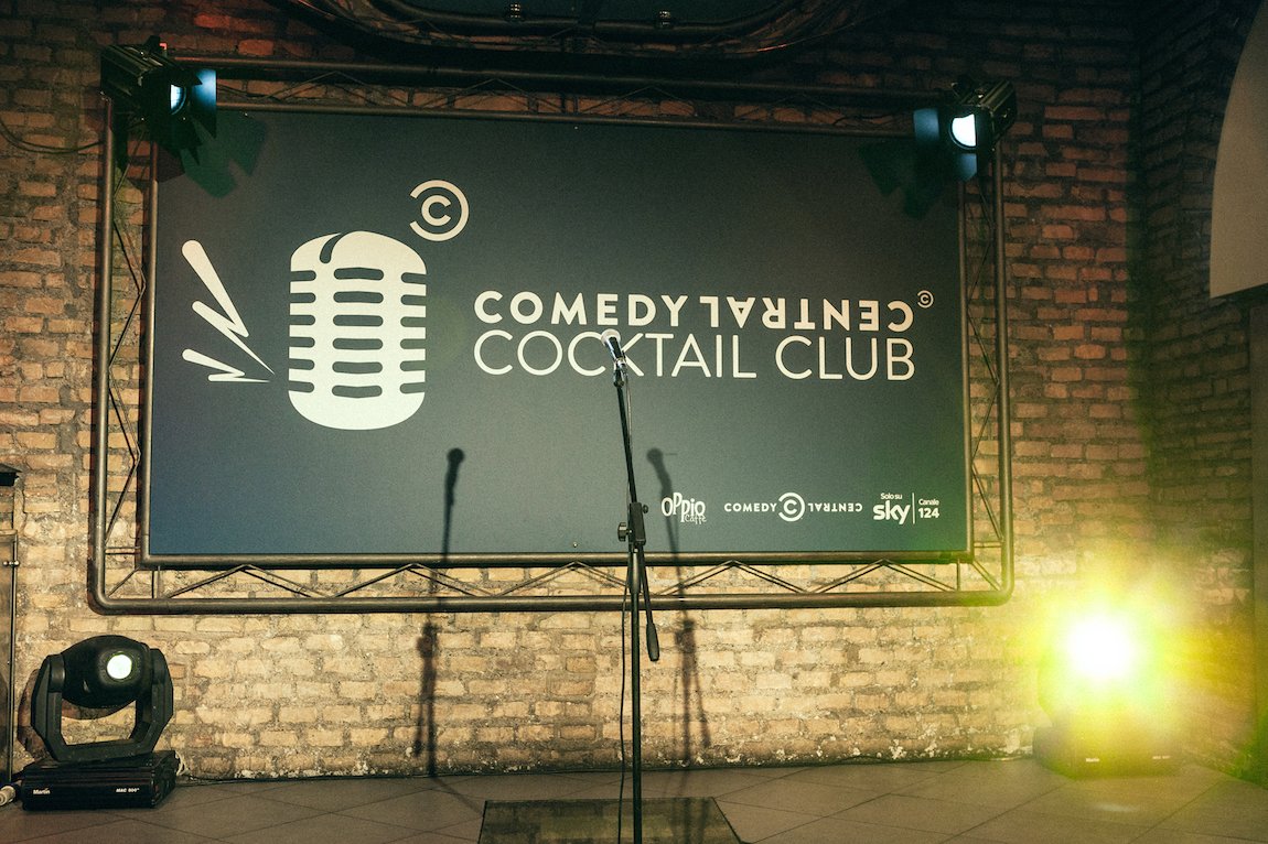ComedyItalia's tweet photo. Allo @SloanSquareMI alle 21:30 la serata #CocktailComedy vede la reunion di e con Paolo Cananzi! https://t.co/JrSAVkVvCc