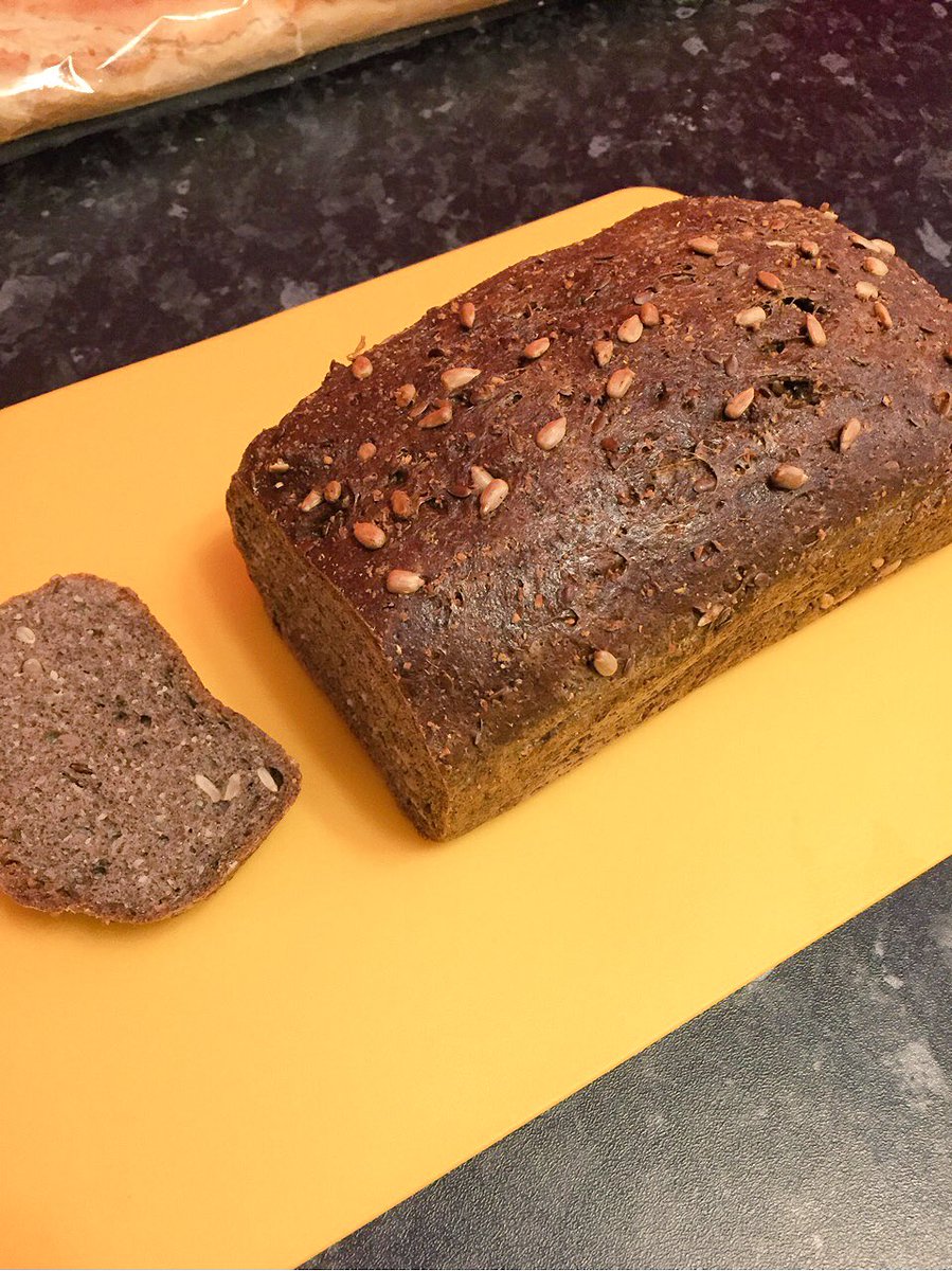 pro4lifehealth's tweet photo. Let's cut down on carbs and cut some low carb bread ;) #lowcarb #lowcarbbread #protein #proteinbread #healtybread https://t.co/4G8UmOfeFD