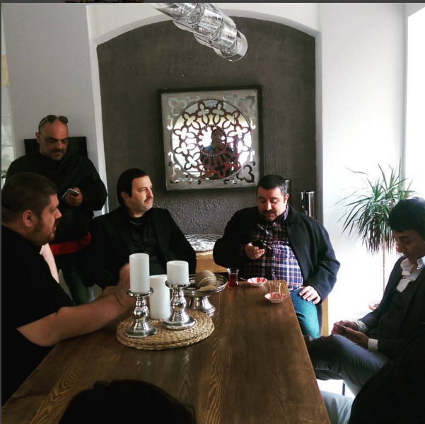 oldumusimdifilm's tweet photo. Çekime ara verdik dinleniyoruz! #oldumusimdi #bombagibi https://t.co/UOwjbAuy7M