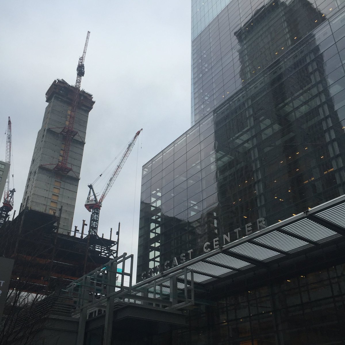 laarnid1's tweet photo. Overcast this morning from Comcast NBCUniversal's Headquarters in #Philadelphia ☁️🌥☁️ #Kabletown #WeAreComcastNBCU https://t.co/TpS7oTa2pO