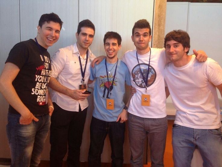 Celoftvege's tweet photo. Ellos son lo mejor que me paso en la vida no tengo palabras para describirlos nos hacen reir todo el dia 
LOS AMO <3 https://t.co/fkpy6LIIgi