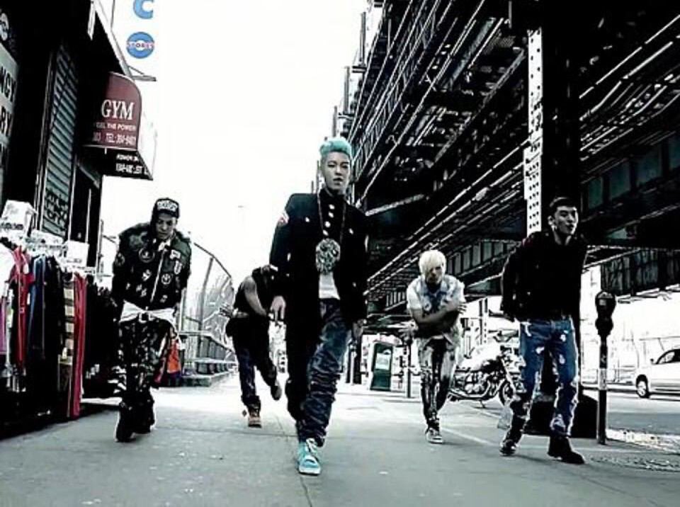 Bang bad. BIGBANG группа Кореи. K Pop Bad boy. Биг бед Буц. Атмосфера бэд бой.