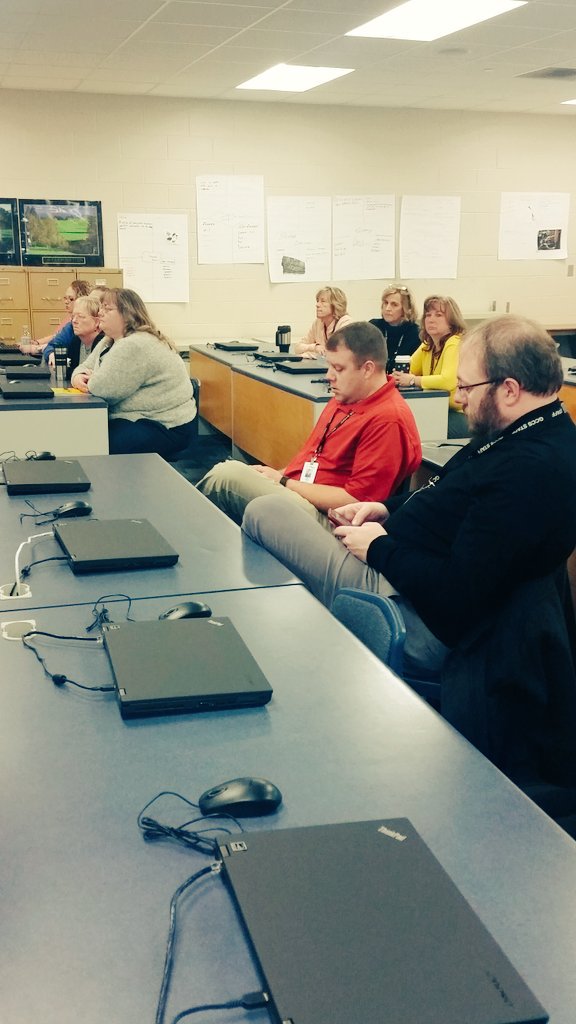 MrWebb_Prosser's tweet photo. @CHS_Pirates @GCCSchools Teachers sharing Tech tips with one another this AM during 0 period. 👍💯 #appfair #tech https://t.co/cT5Uf4SAWK
