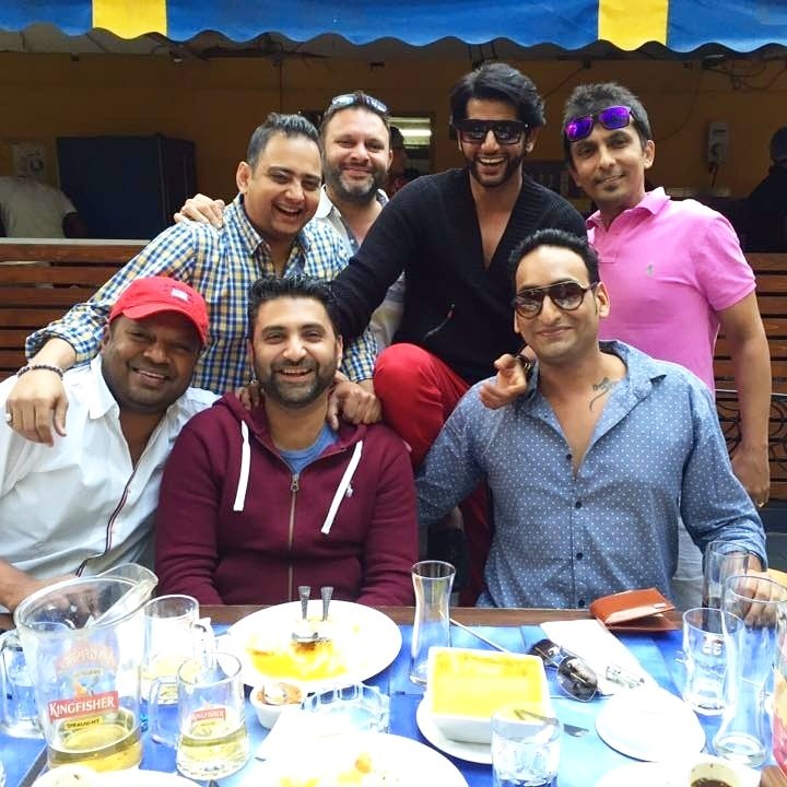 WorldOfKVB's tweet photo. #Christmas2015 This was!😉 @RealKVB looks dapper in Black n Red with his #MAANU gang! ❤

Guess d city? #KaranvirBohra https://t.co/9YLeoCOLTc