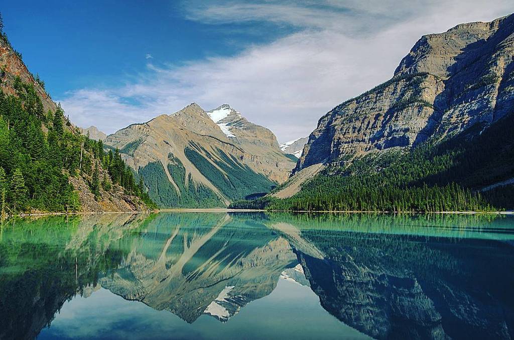 LibraryTravel's tweet image. Kinney Lake and Mount Whitehorn near Mount Robson, Canada. 🌲🌲 Tag your travel buddy! 🙌🙌 #m… ift.tt/1WrqmX1