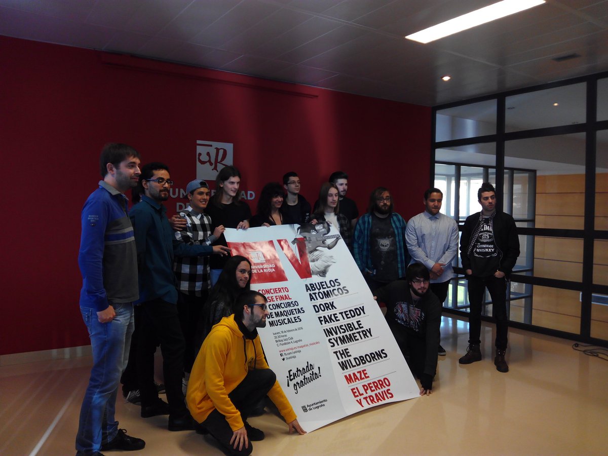 unirioja's tweet photo. La vicerrectora de Estudiantes, M.Cruz Navarro, presenta a finalistas de #MaquetasUR @faketeddy @invi_sym @Wildborns https://t.co/6ObFntBM7k