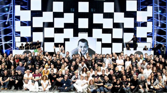 purecharts's tweet photo. Le concert des Enfoirés sera diffusé le 11 mars sur TF1 https://t.co/XKVLVMADxi https://t.co/ozTxajplo9