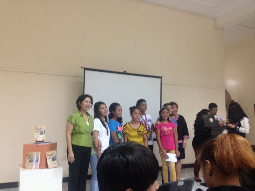 LEOmtkanlaon's tweet photo. Miss Elain Capada and the girls from the foundation #MoonChild #booklaunching https://t.co/0dVRpXvnl5