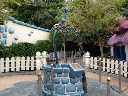 Disney名言集さんのツイート ミニーの家の井戸にコインを投げると ミニーの声が聞こえてくる この井戸の名前は 願いの井戸 その名前にふさわしく あなたの願い きっと星に届いたはず あなたの夢はきっと叶うわ などいろいろな言葉が聞けるんです Disney名言集さんのツイート ミニーの家の井戸にコインを投げると ミニーの声が聞こえてくる この井戸の名前は 願いの井戸 その名前にふさわしく あなたの願い きっと星に届いたはず あなたの夢はきっと叶うわ などいろいろな言葉が聞けるんです