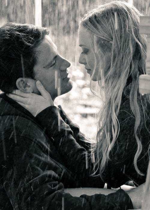 Hayatın dinginliğinde 
Yüreğimde koparttığın fırtınaları 
Seviyorum 
Her zerrem senden ibaret
❤İyikim❤
❤AdamıM❤