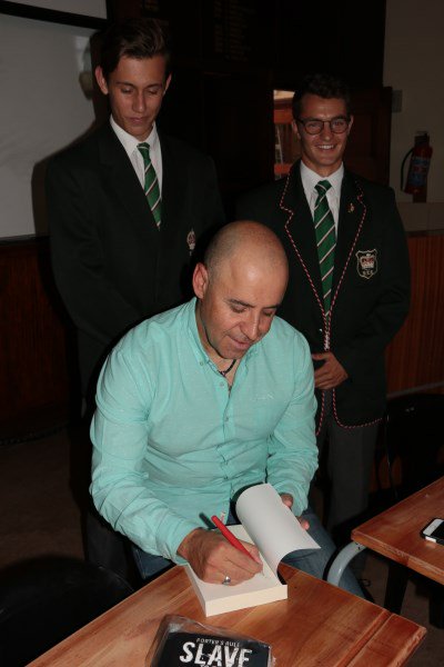 KingEdVIISchool's tweet photo. #RedWriting Great to have @KingEdVIISchool OB, renowned author & motivator @Imaginator_SA address Gr 12's yesterday. https://t.co/IhfovuPxTU