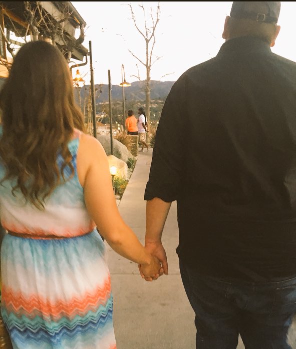 BunBBar's tweet photo. ❤️ your hand in my hand ❤️ https://t.co/GV2xHNWuY7