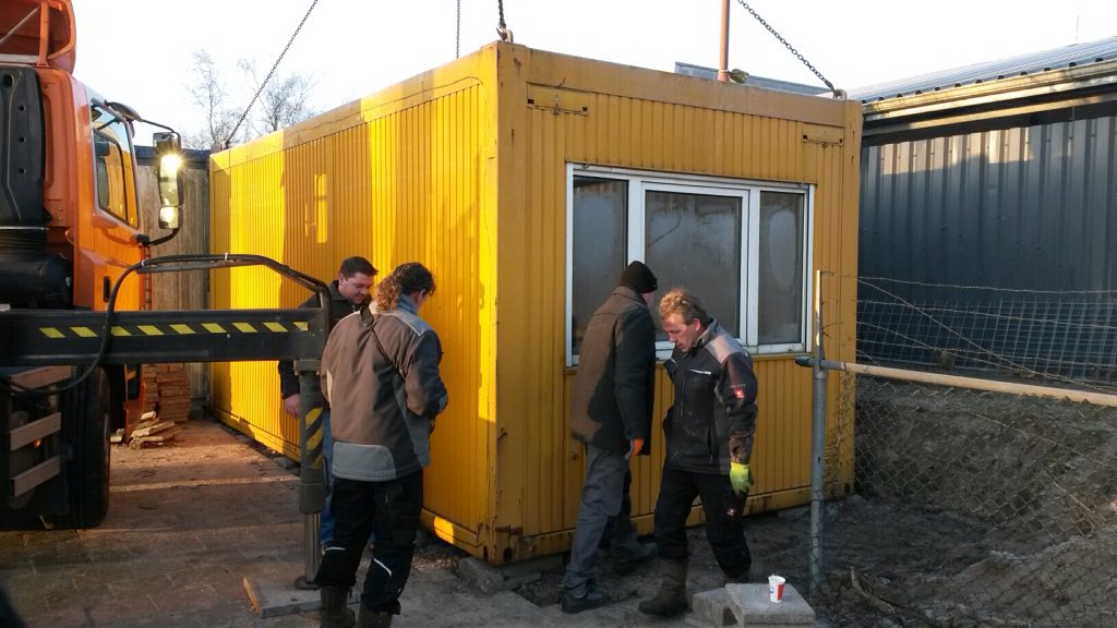 VvHBoys's tweet photo. Onder toeziend oog van de voorzitter van VvHB ballenhok geplaatst. VvHB is nog steeds dwaande!!! https://t.co/zpPKzD7JkC