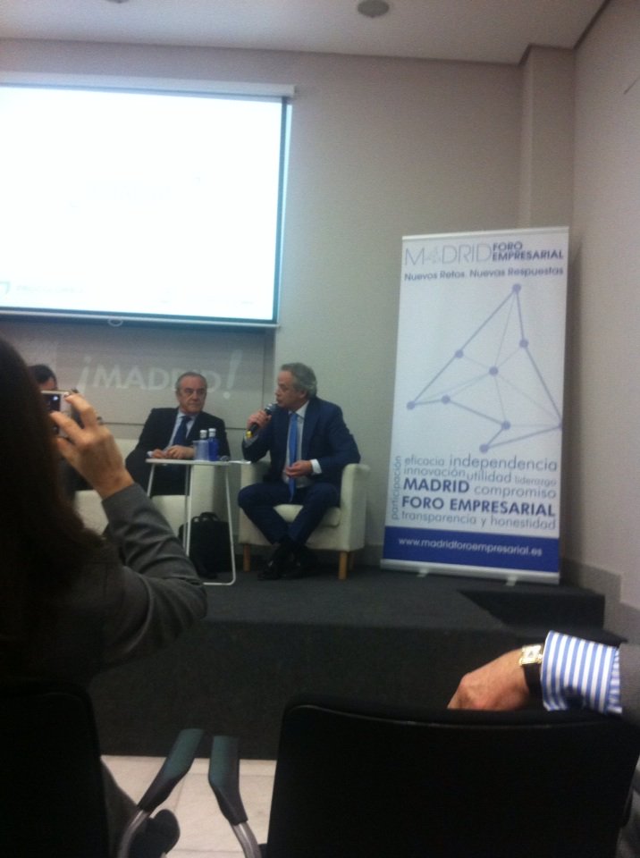 EmmanuelToumar's tweet photo. Clausura de la Jornada del presidente @madridforo @AlfaroHilario https://t.co/nRp75bWPEW