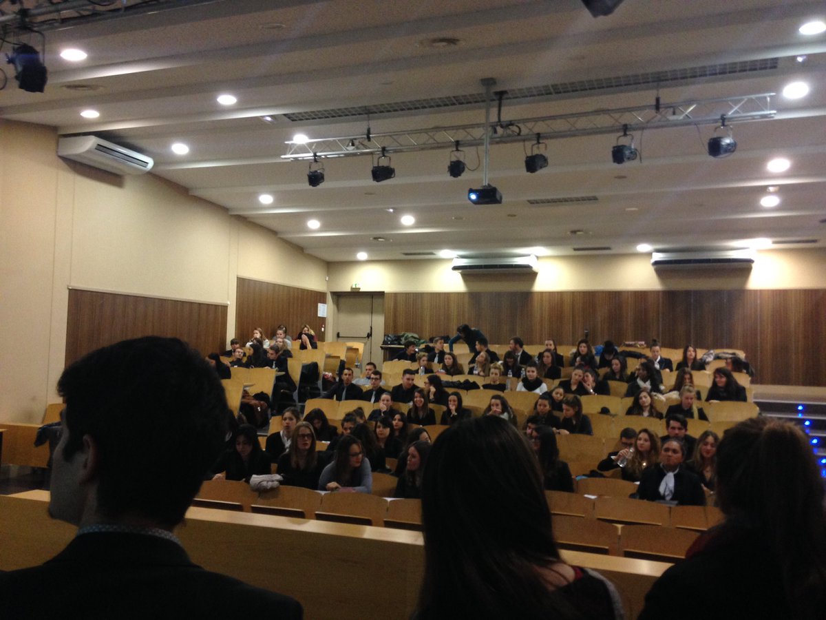 Arine30Marine's tweet photo. Présentation aux étudiants de Bts tourisme de Nimes de l'@ESCAET et notre parcours #vmvescaet https://t.co/qrgCZZ2A61